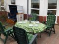 b-ferienhaus-strandflieder-aussen-terrasse-strandkorb